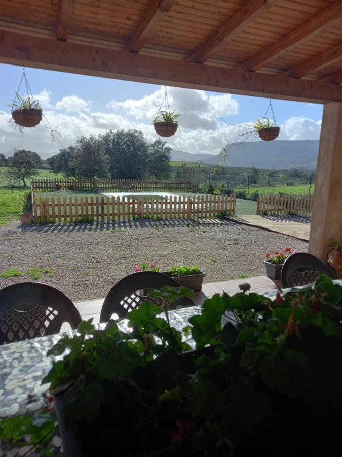Casa Rural La Hoja El Valle Valdecaballeros Exterior photo